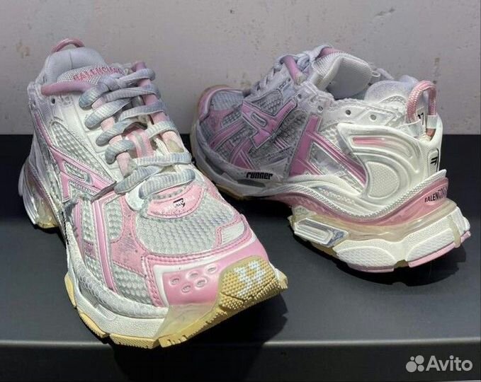 Кроссовки Balenciaga runner розовые