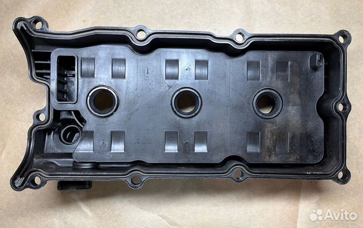 Клапанная крышка правая/левая vq35de