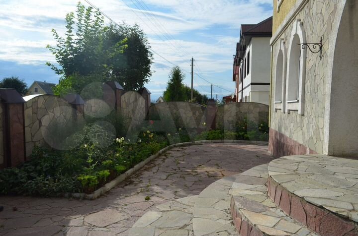 Дом 220 м² на участке 10 сот.