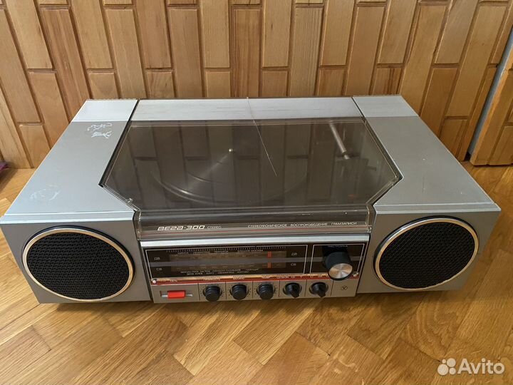 Виниловый проигрыватель