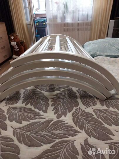 Детская кроватка люлька с маятником