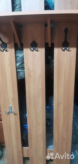 Настенная вешалка