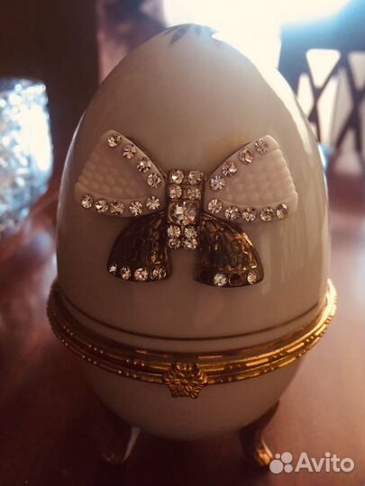 Статуетка яйцо