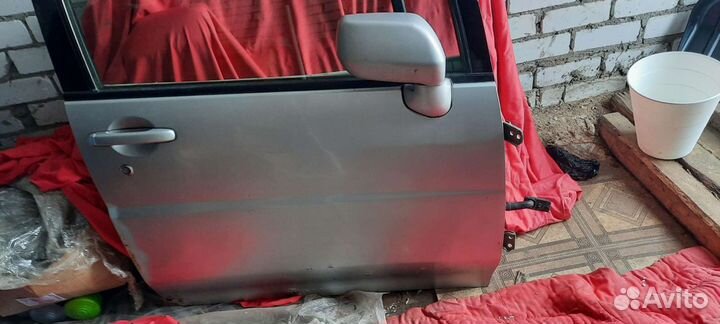 Двери на nissan liberty