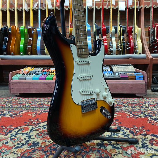Электрогитара sqoe sest200 Stratocaster SSS Sunbur