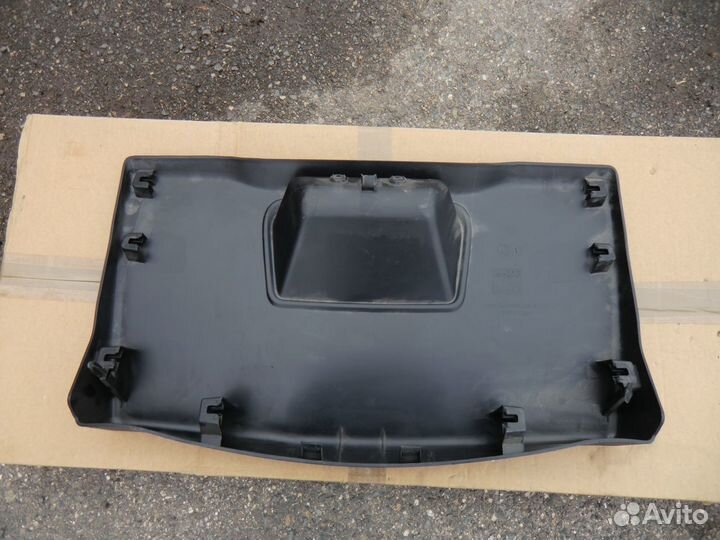 Обшивка крышки багажника Лада X-Ray
