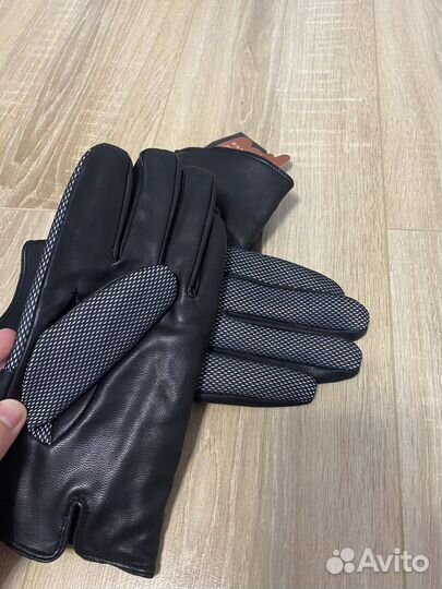 Кожаные перчатки