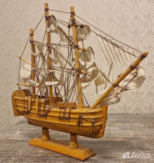 Модель корабля из дерева