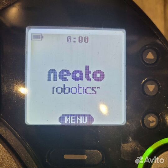 Робот пылесос neato