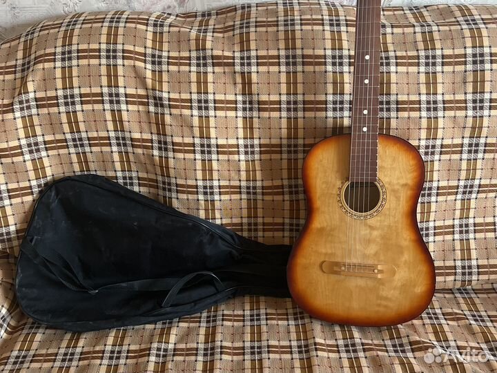 Гитара с чехлом