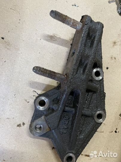 Кронштейн двигателя Chevrolet epica 2.5