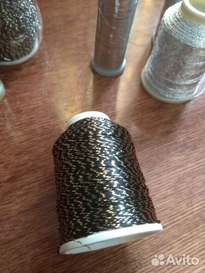 Нитки швейные с люрексом