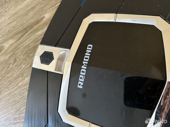 Робот пылесос Redmond RV R250
