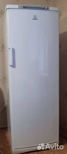 Морозильный шкаф Indesit SFR167 NF
