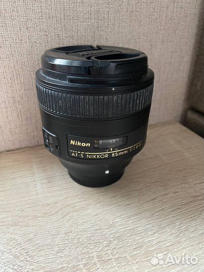 Объектив Nikon 85mm
