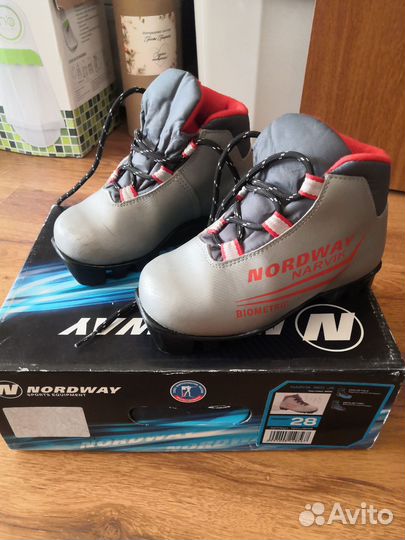 Лыжные ботинки р.28