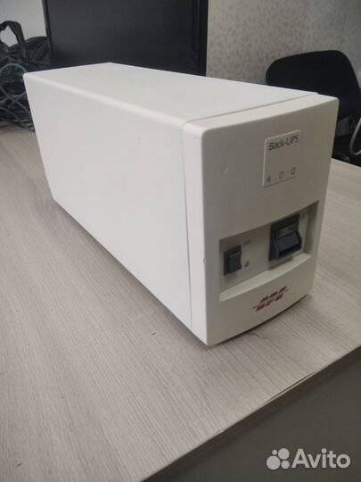 Бесперебойник (ибп) APC Back-UPS 400