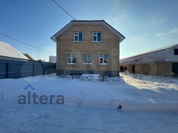 Коттедж 302 м² на участке 12,5 сот.