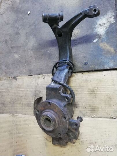 Кулак поворотный Audi ауди А4 В5, А6 С5, passat