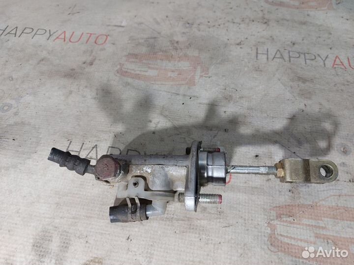 Главный цилиндр сцепления Mitsubishi Lancer 9