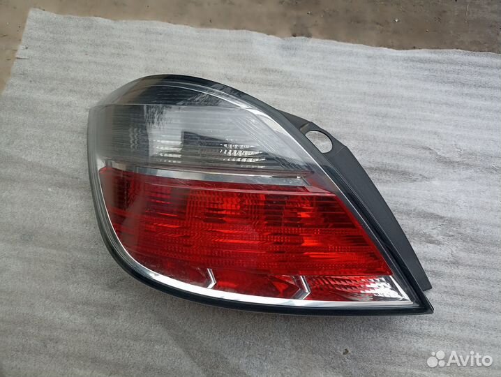 Фонарь задний левый Opel Astra H