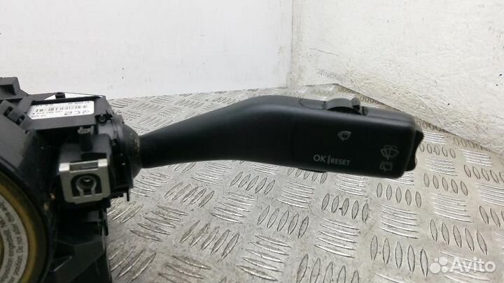 Переключатель поворотов подрулевой Skoda Octavia