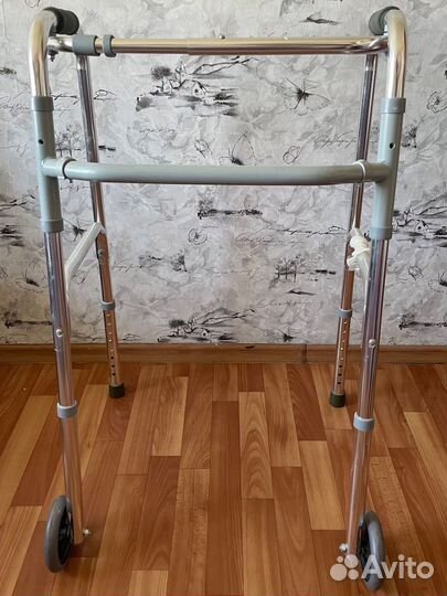 Ходунки для взрослых на колесах