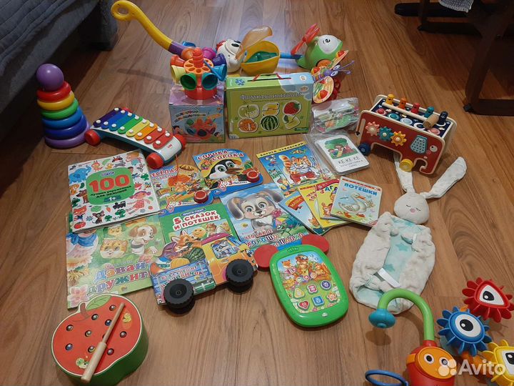 Развивающие игрушки и детские книжки,пазлы пакетом