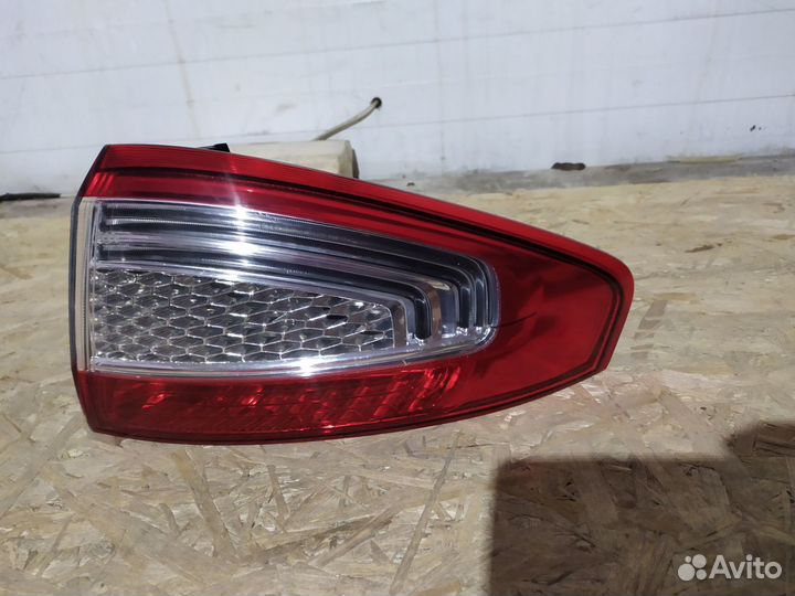 Фонарь правый внешний Ford Mondeo 4 седан, 2010