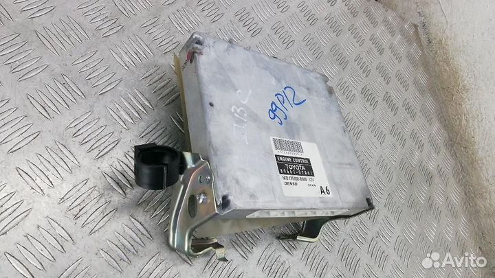 Блок управления двигателем Toyota Corolla