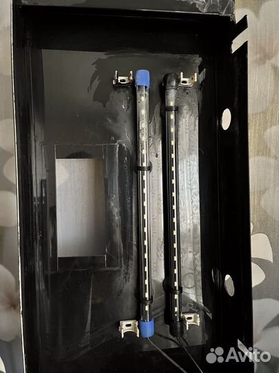 Аквариум с рыбками и декором