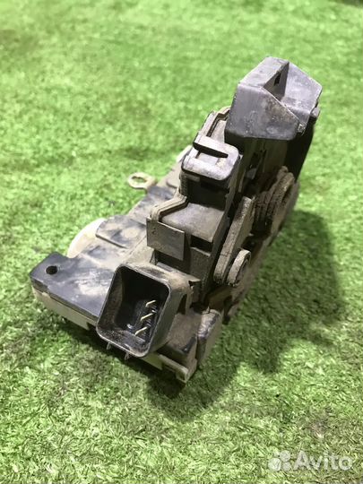 Замок задней правой двери Ford Focus 1