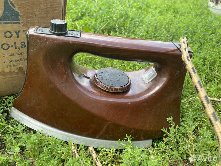 Электроутюг elis 205 рабочий 1000 Вт утюг СССР