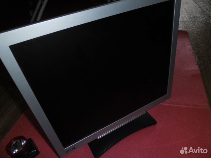 Монитор BenQ T705 с дефектом