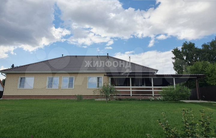 Коттедж 202,3 м² на участке 30 сот.