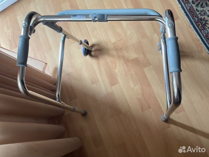 Ходунки для пожилых на колесиках