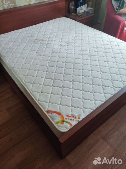 Продам матрас бу с кроватью