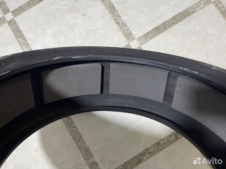 Pirelli P Zero 35/30 R21 и 7/28 R15.5 21Y