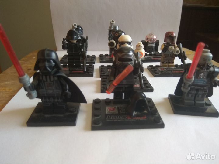Мини фигурки серии Лего 