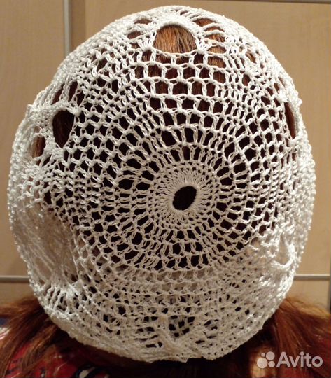 Берет женский связанный крючком