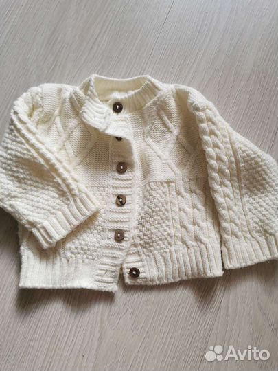 Вязаный костюм для малыша 74