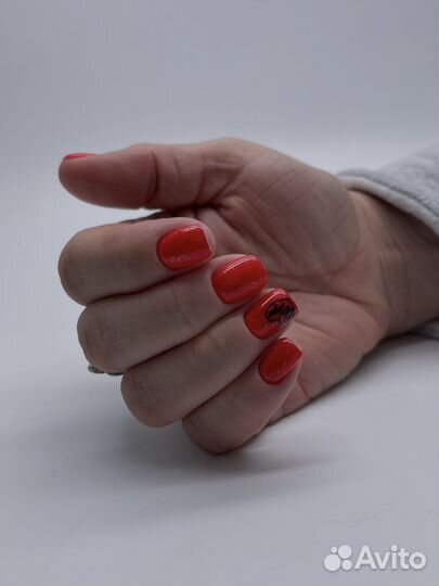 Маникюр и педикюр 700 rub