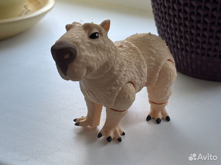 Милая капибара - подвижная игрушка