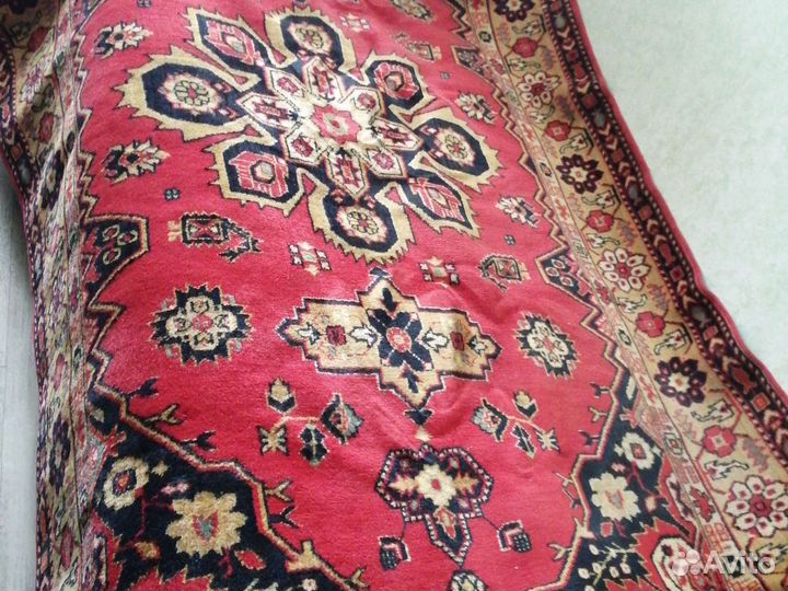 Ковёр шерстяной. Покрывало. Подушки перо бу