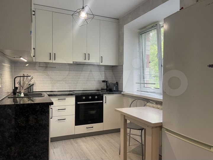 4-к. квартира, 76 м², 1/3 эт.