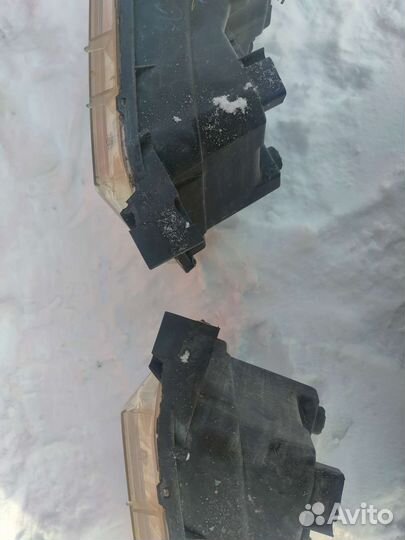 Фары линзованные б/у Toyota Tundra