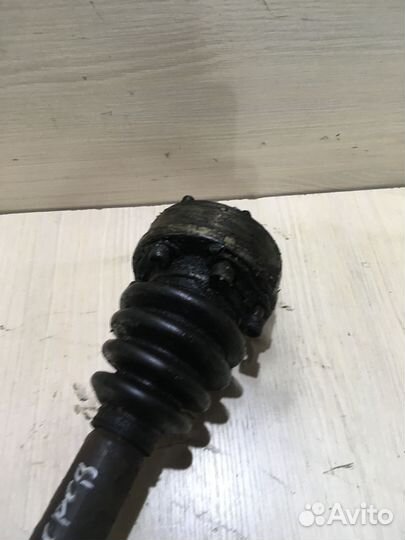 Полуось передняя правая Ауди 80 Б3 1.6 МКПП