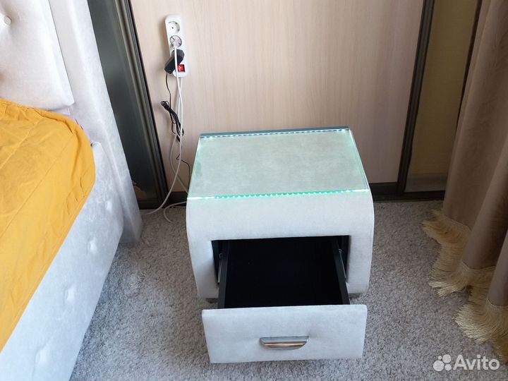 Тумба прикроватная