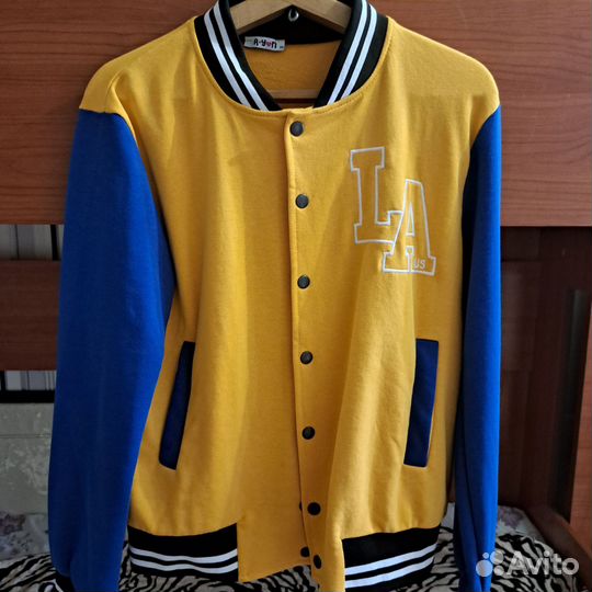 Бомбер женский