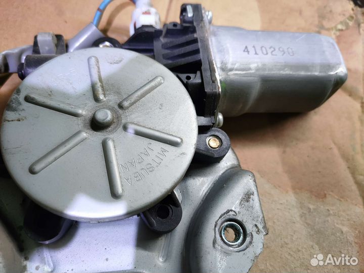 Стеклоподьемник со стеклом Субару Форестер SG5